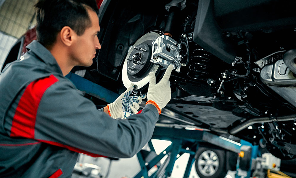 shutterstock_1583295691_brake-inspection
