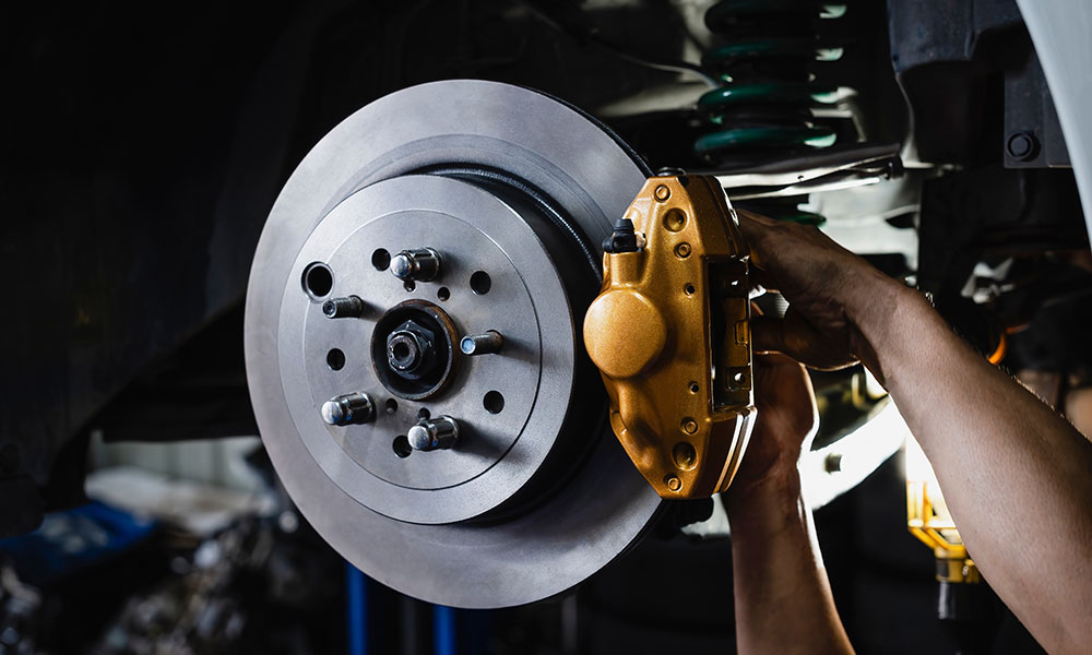 shutterstock_2354509909_brake-service